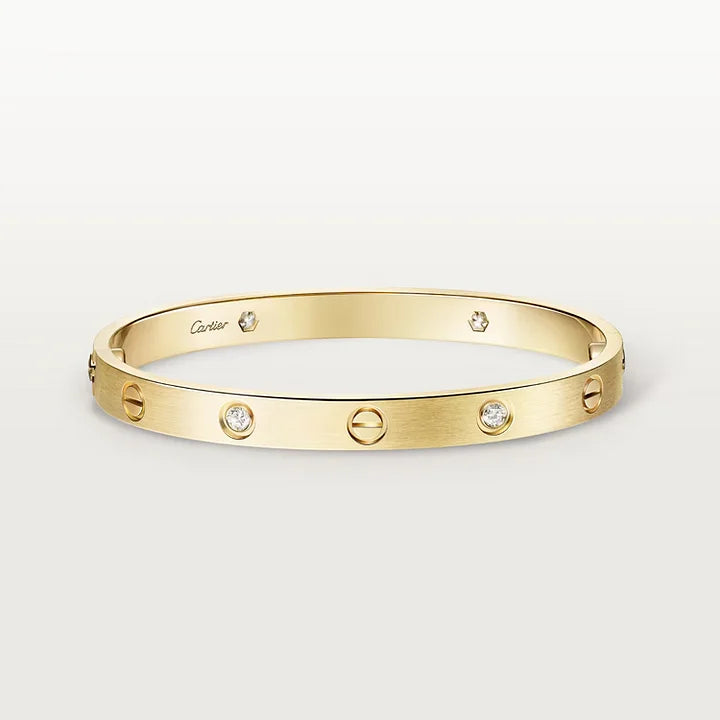 Ensemble deux pièces de la collection LOVE – un bracelet serti de 4 diamants et une bague sertie de 8 diamants