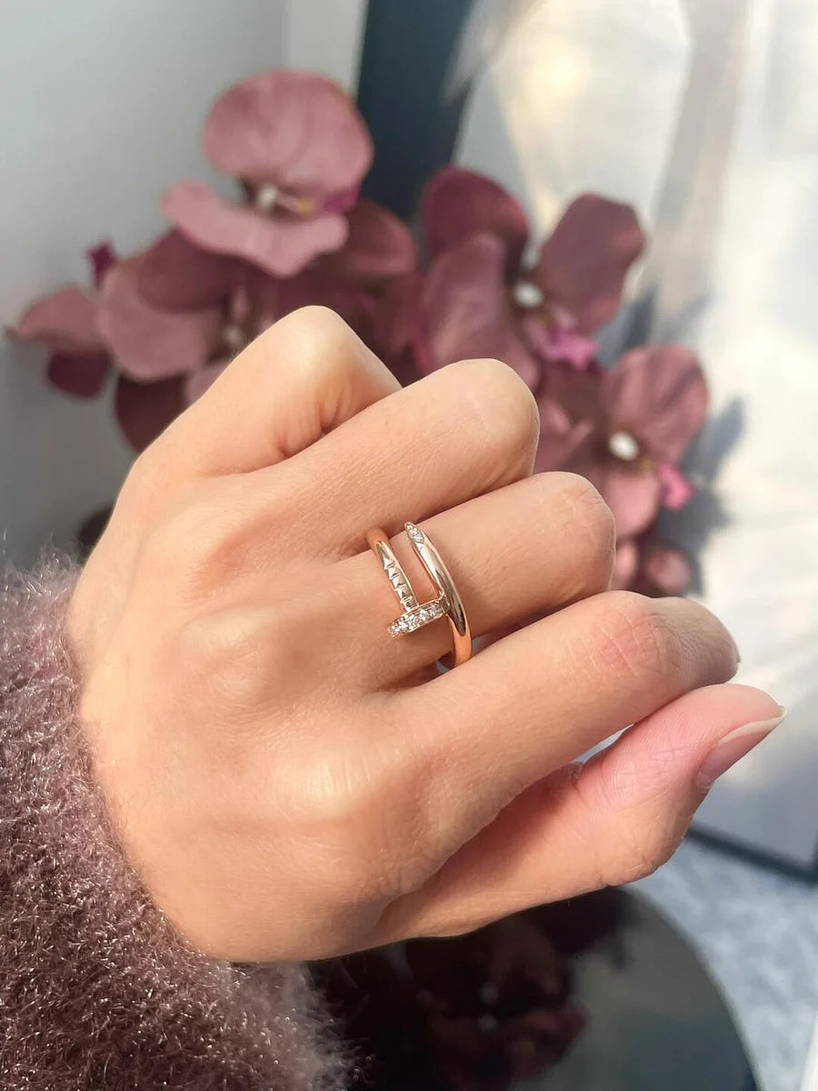 Ensemble de la collection « Juste un Clou » – bracelet et bague en diamants, style classique