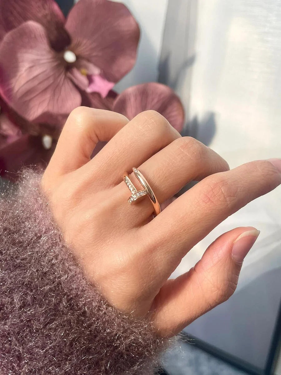 Ensemble de la collection « Juste un Clou » – bracelet et bague en diamants, style classique