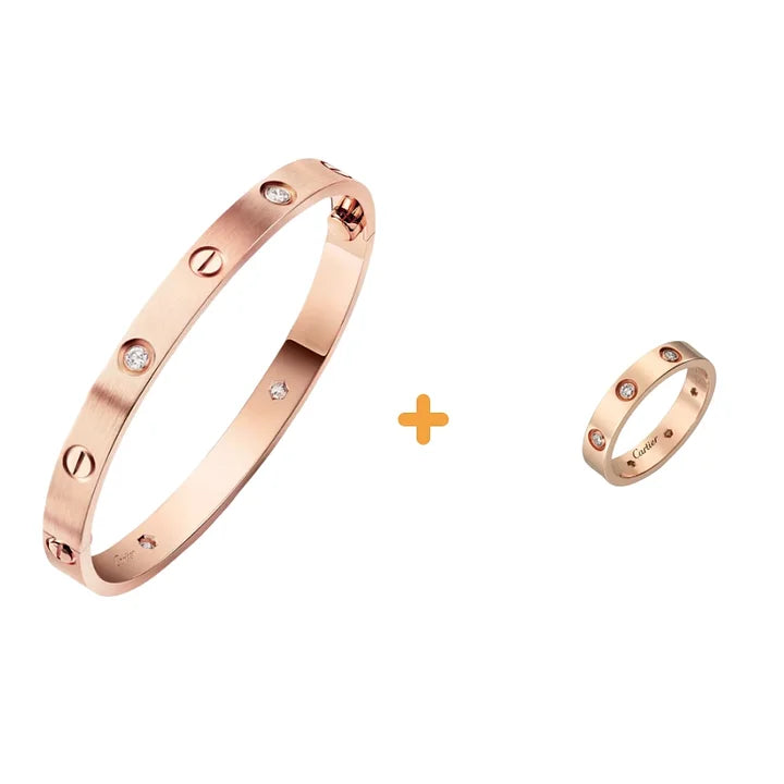 Ensemble deux pièces de la collection LOVE : un bracelet serti de 4 diamants et une bague sertie de 8 diamants.
