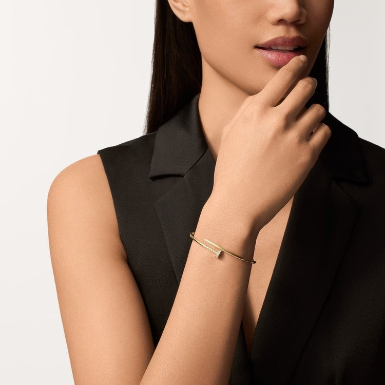 Ensemble de la collection « Juste un Clou » – bracelet et bague en diamants, style classique